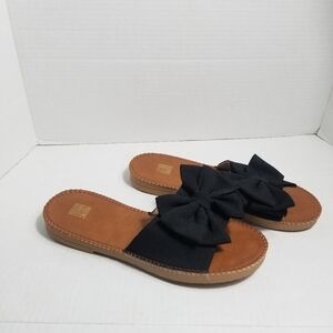 BLACK BOW SLIDES ESTIMATED SIZE 10